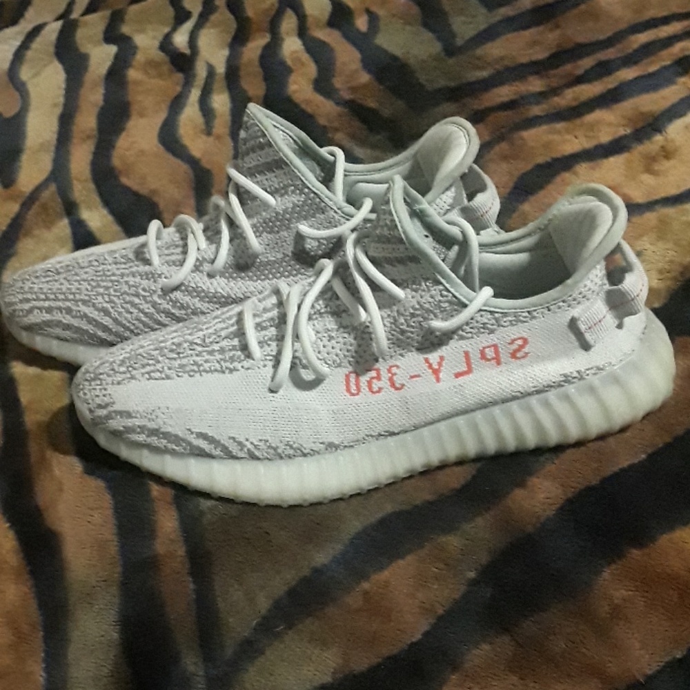 🔥🔥 Yeezy Boost 350 V2 Blue Tint
